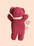 Gebreide grote bordeaux rode beer met beige sjaal