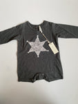 Grijze jumpsuit - mt 6-12 mnd