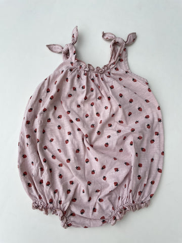 Aardbeien playsuit - mt 12-18 mnd